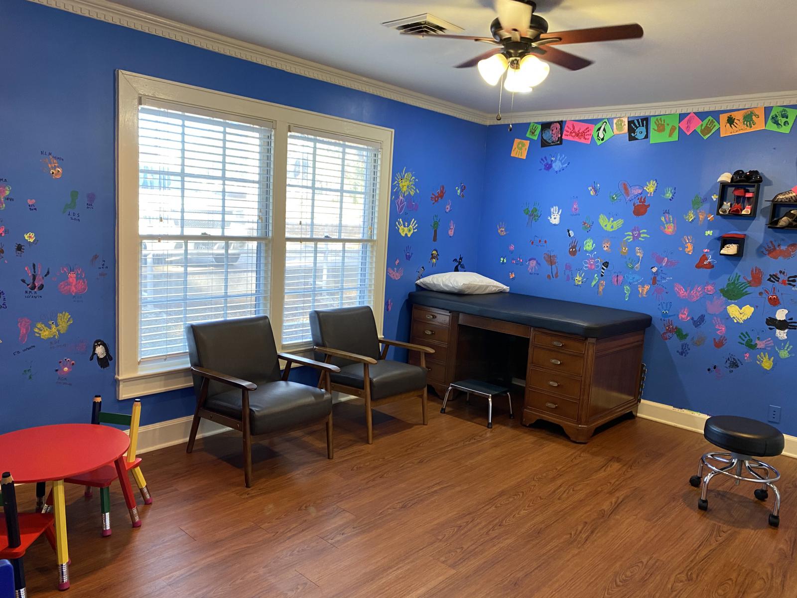Pediatric room for evaluations and fittings.